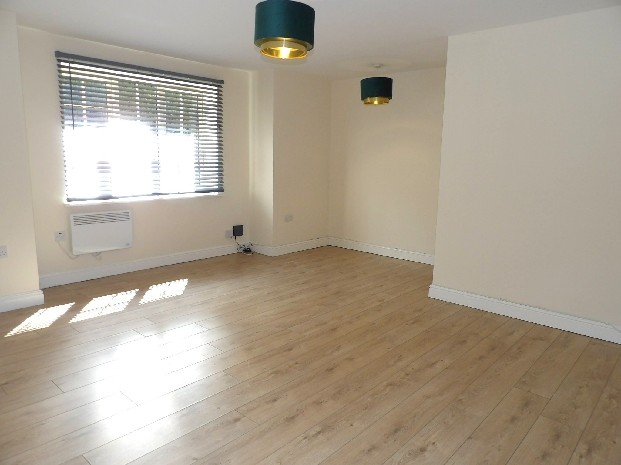 2 bedroom ground floor flat/apartment To Let in Doncaster - Property photograph.