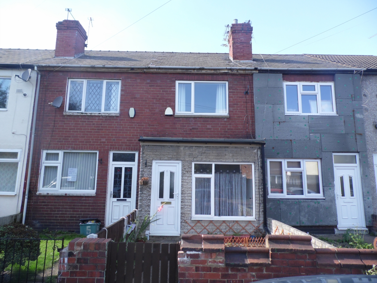 2 bedroom mid terraced house To Let in Doncaster - Photograph 1.