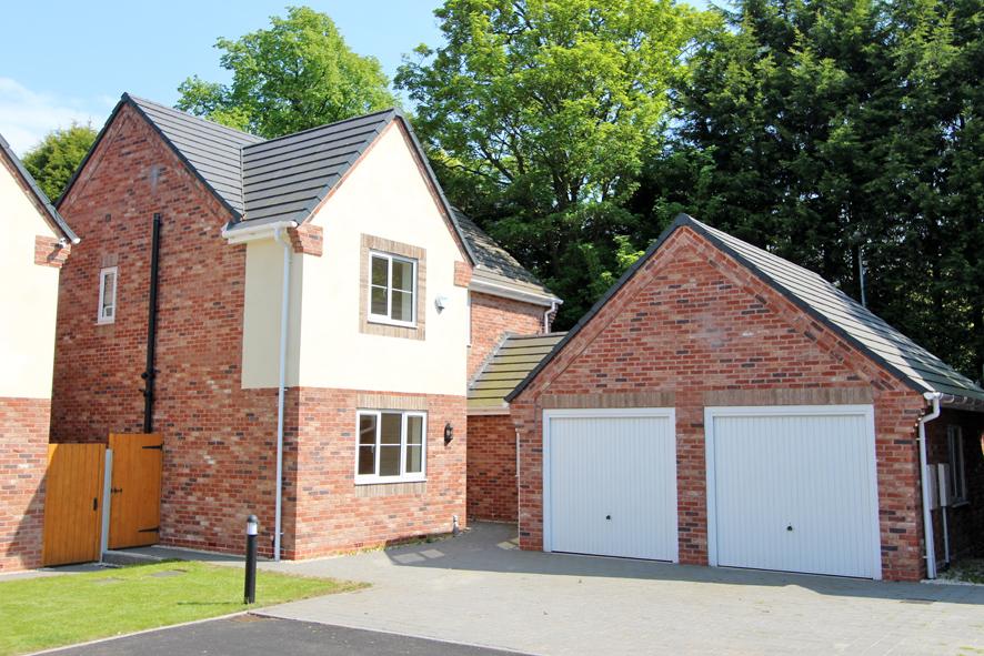 4 Bed Detached House For Sale - Photograph 1