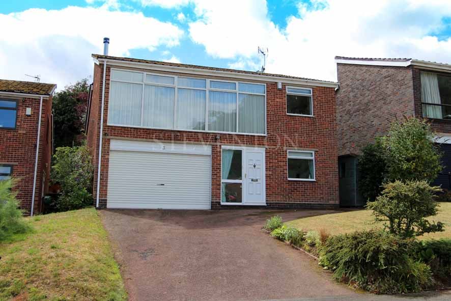 3 Bed Detached House For Sale - Photograph 1