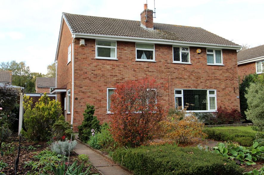 3 Bed Semi-detached House For Sale - Photograph 1