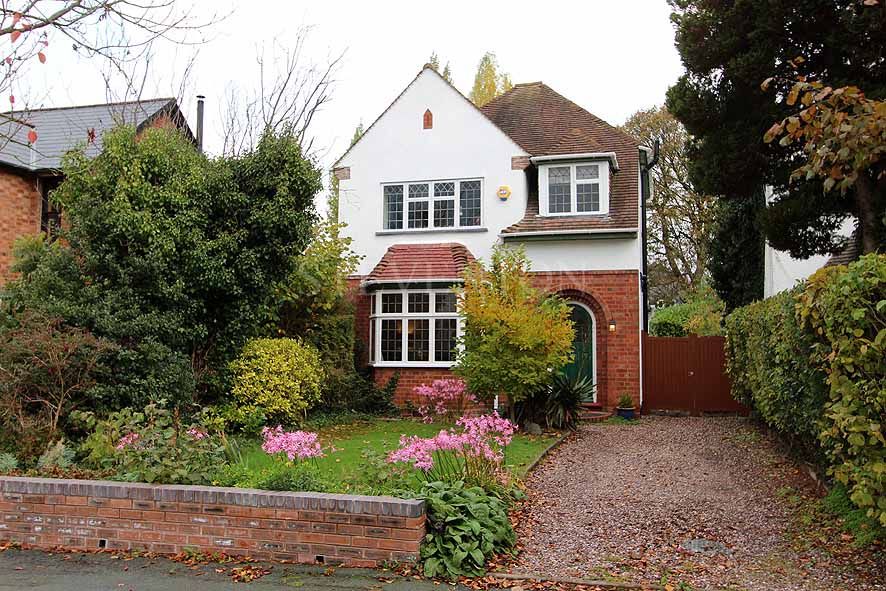 3 Bed Detached House For Sale - Photograph 1