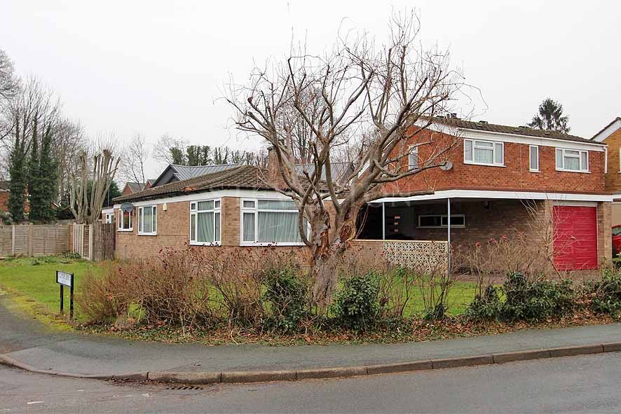 3 Bed Detached Bungalow For Sale - Photograph 1
