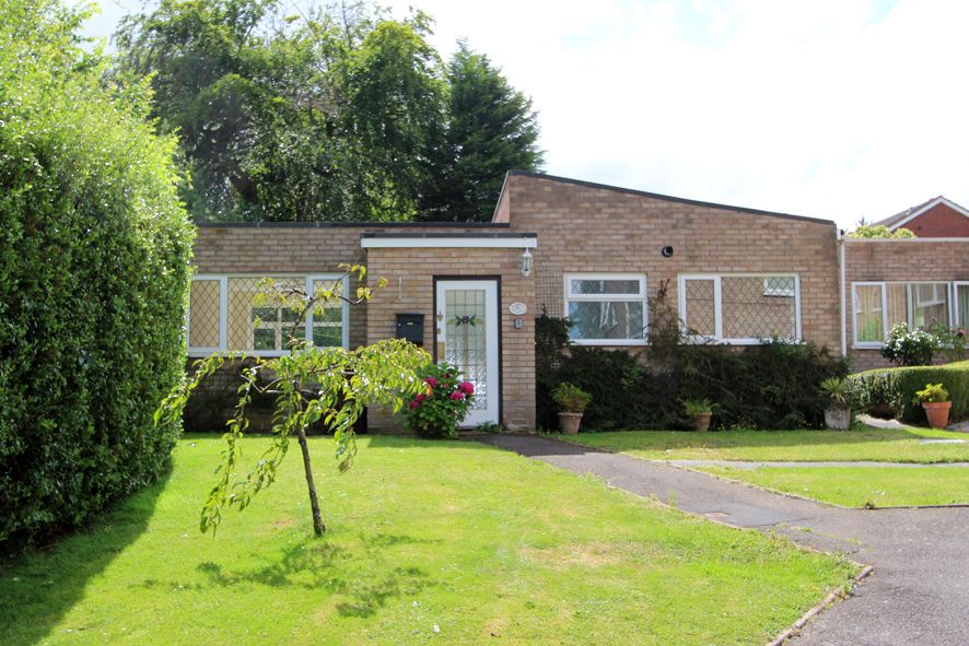 2 Bed Detached Bungalow For Sale - Photograph 2