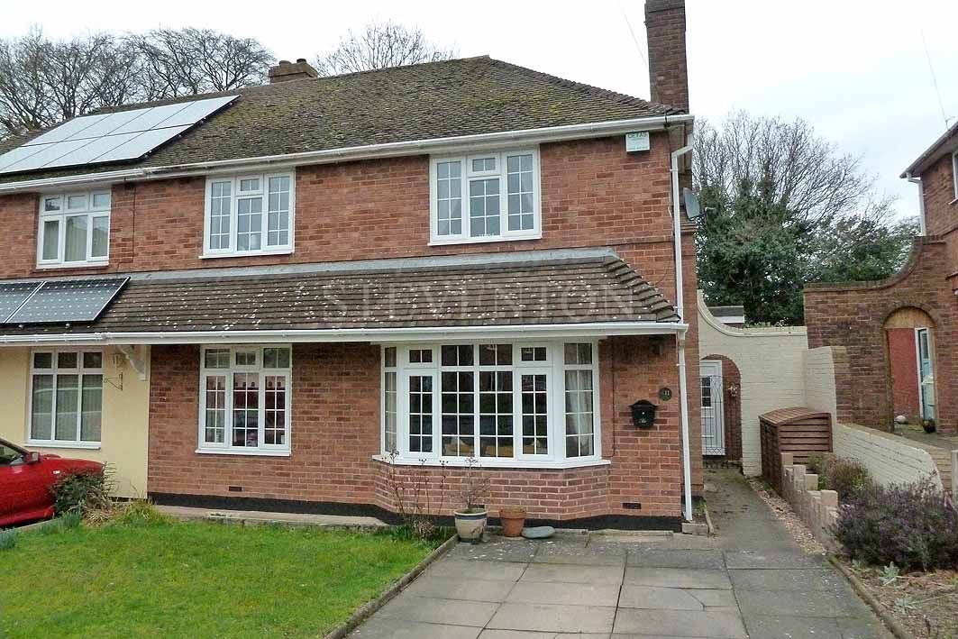 3 Bed Semi-detached House For Sale - Photograph 1