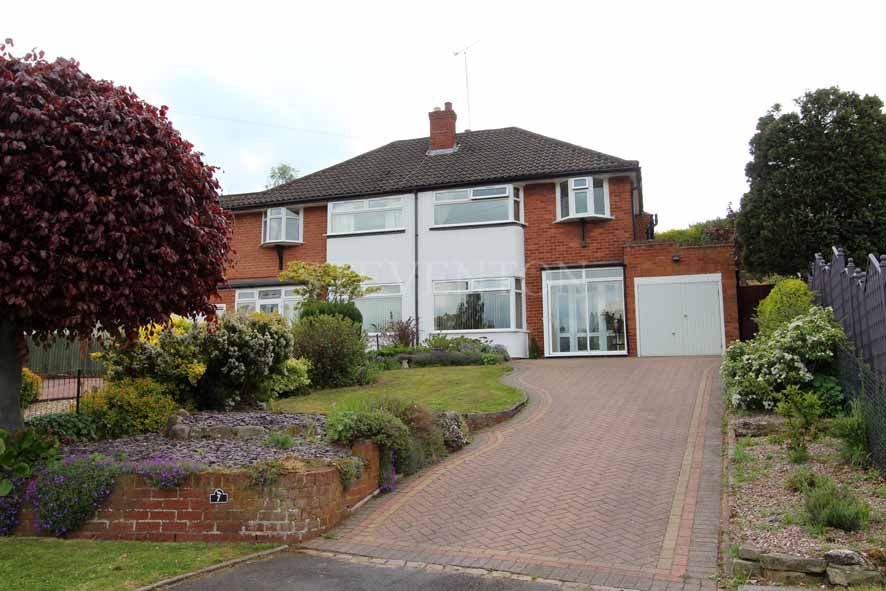 3 Bed Semi-detached House For Sale - Photograph 1