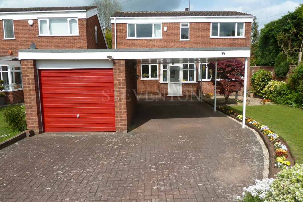 4 Bed Detached House For Sale - Photograph 1