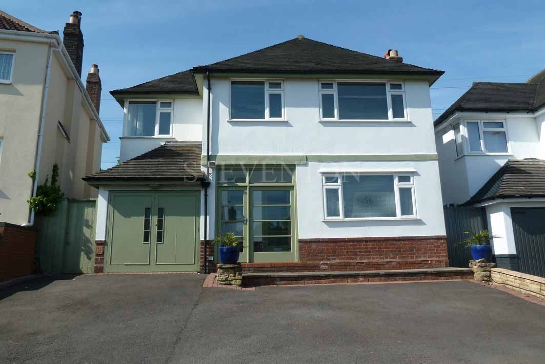4 Bed Detached House For Sale - Photograph 1