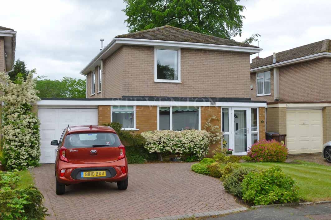 3 Bed Link Detached House For Sale - Photograph 1