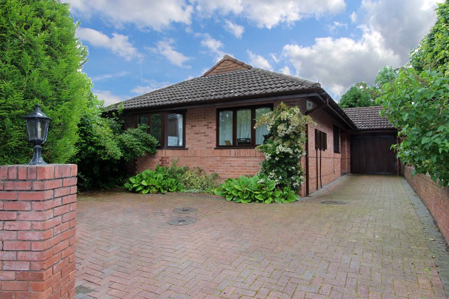 3 Bed Detached Bungalow For Sale - Photograph 1