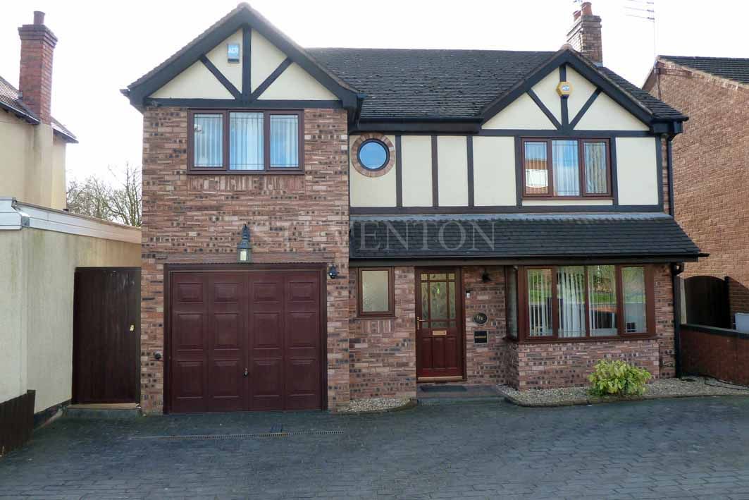 3 Bed Detached House For Sale - Photograph 1