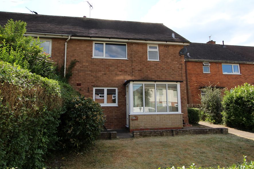 3 Bed Semi-detached House For Sale - Photograph 1