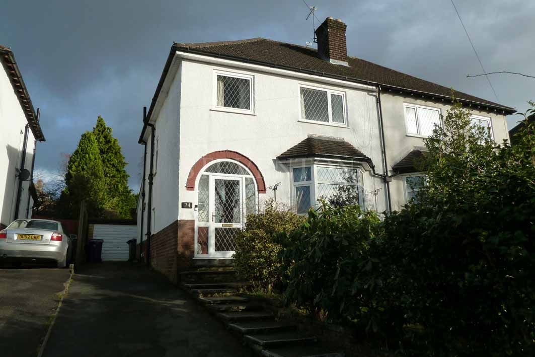 3 Bed Semi-detached House For Sale - Photograph 1