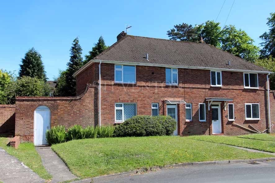3 Bed Semi-detached House For Sale - Photograph 1
