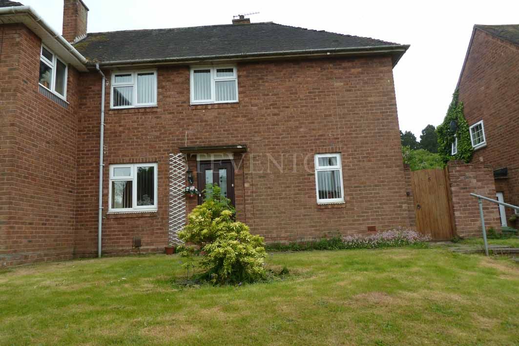 3 Bed Semi-detached House For Sale - Photograph 1