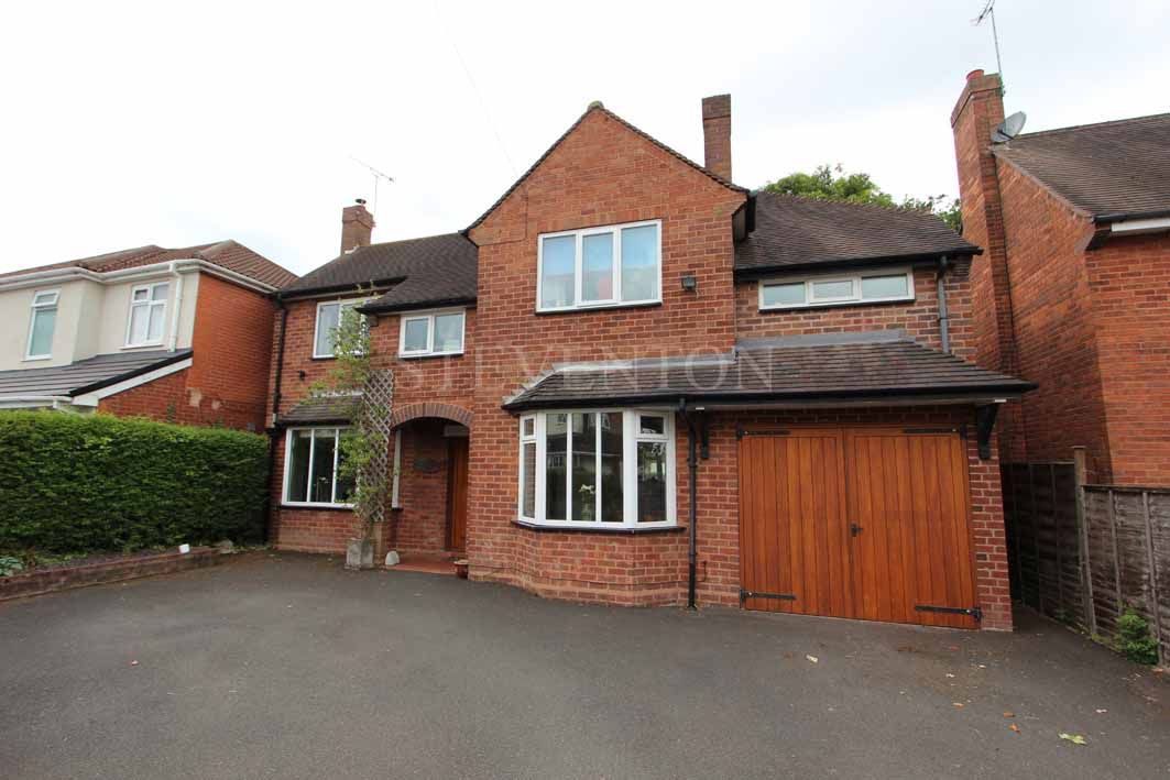 4 Bed Detached House For Sale - Photograph 1