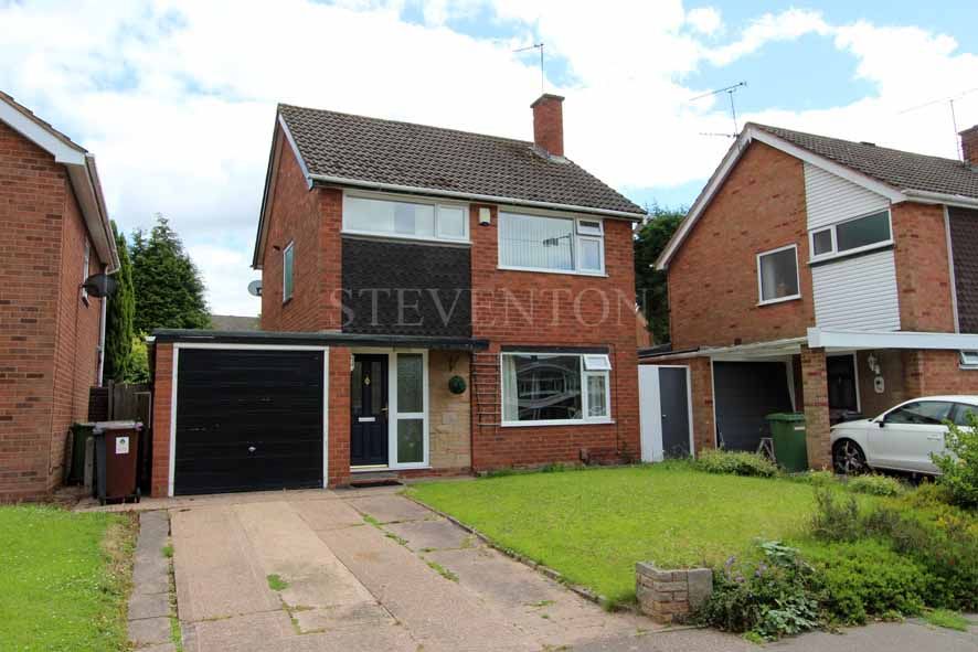 3 Bed Detached House For Sale - Photograph 1