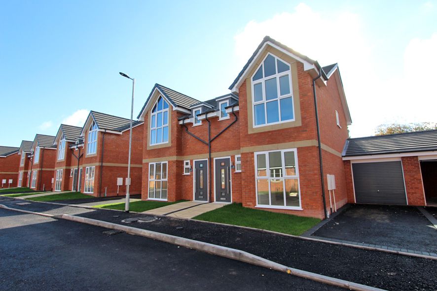 3 Bed Semi-detached House For Sale - Photograph 1