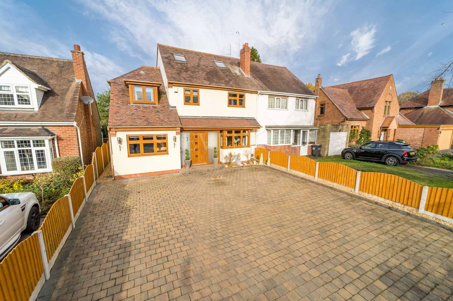 5 Bed Semi-detached House For Sale - Photograph 1