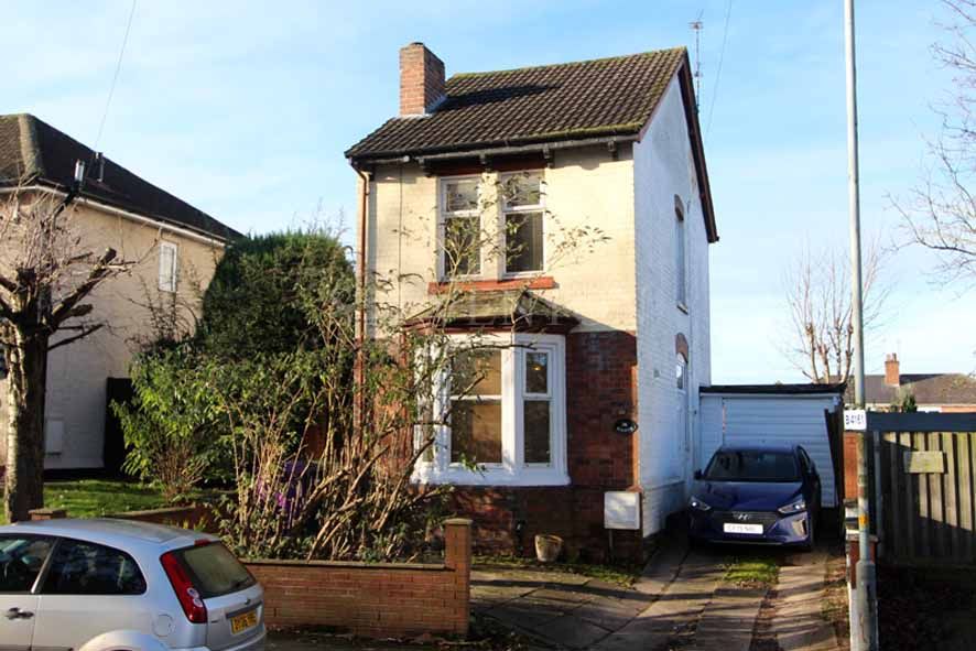 2 Bed Detached House For Sale - Photograph 1