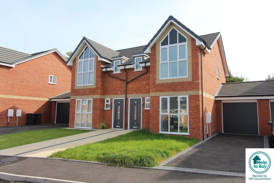 3 Bed Semi-detached House For Sale - Photograph 1
