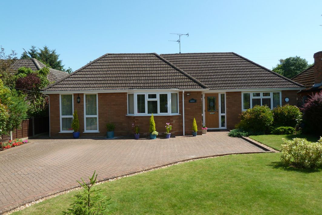 3 Bed Detached Bungalow For Sale - Photograph 1
