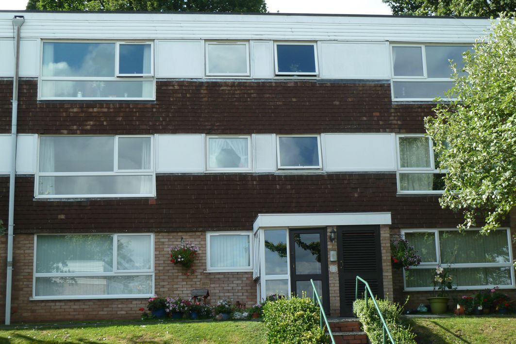 1 Bed Apartment Flat/apartment For Sale - Photograph 1