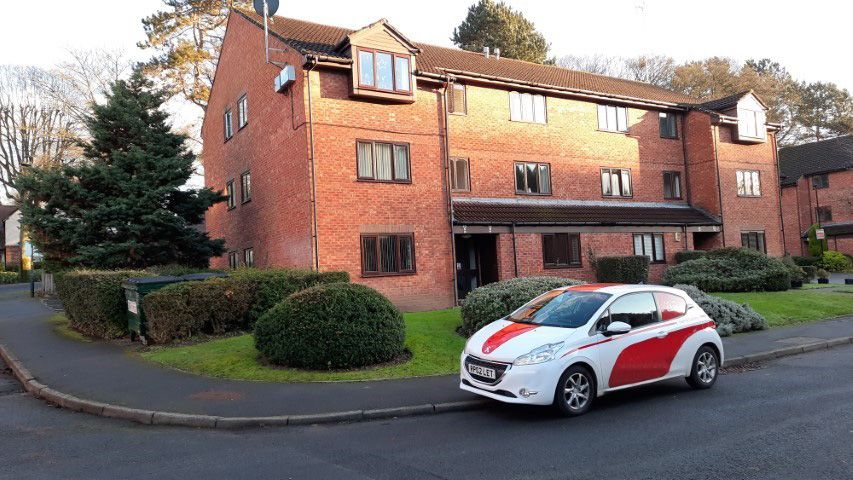 2 Bed Apartment Flat/apartment For Sale - Photograph 1