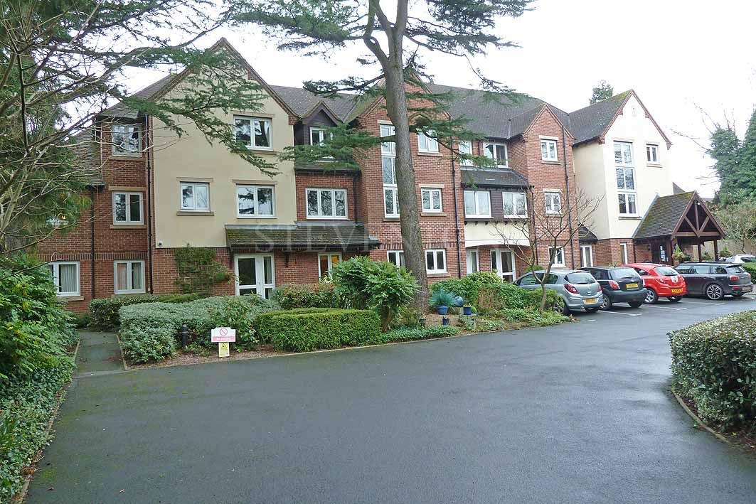 1 Bed Apartment Flat/apartment For Sale - Photograph 1