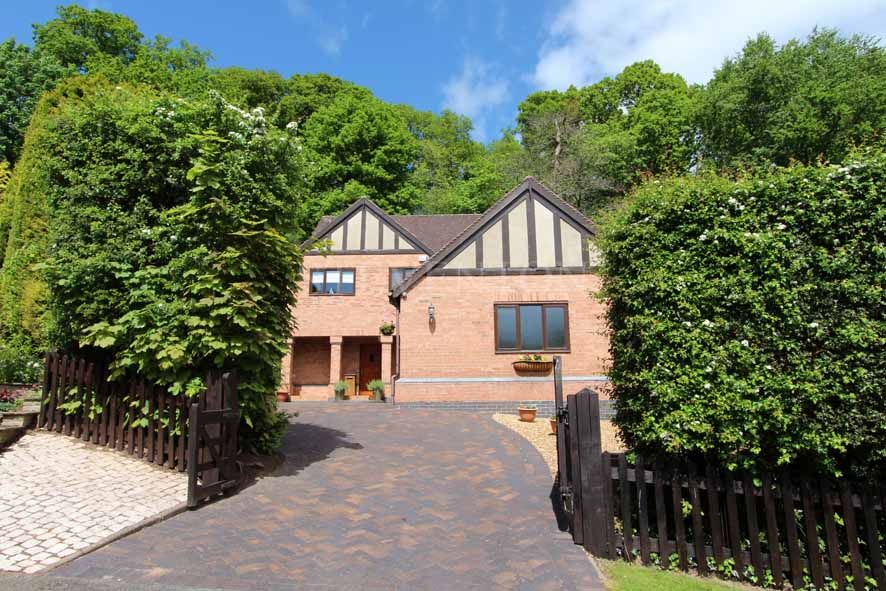 4 Bed Detached House For Sale - Photograph 29