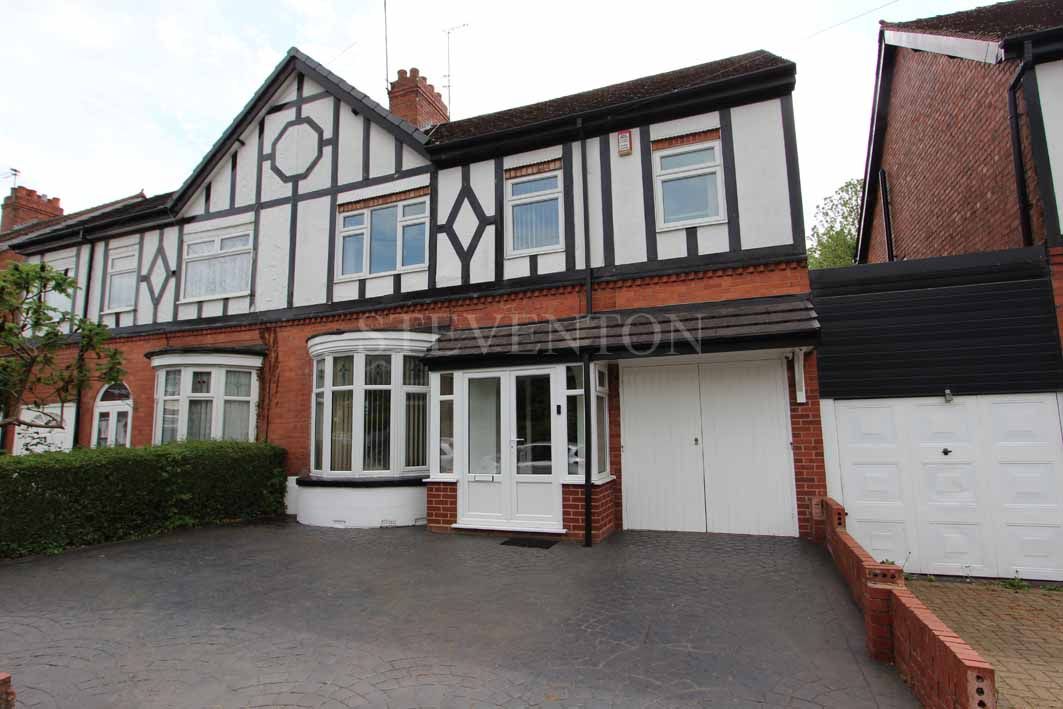 4 Bed Semi-detached House For Sale - Photograph 1