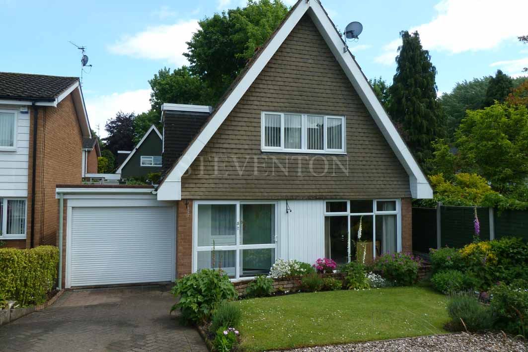 3 Bed Detached House For Sale - Photograph 1