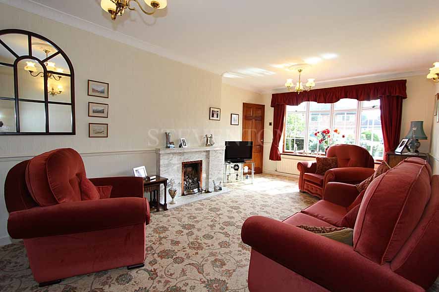 4 Bedroom Detached House For Sale in 12 Tyninghame Avenue