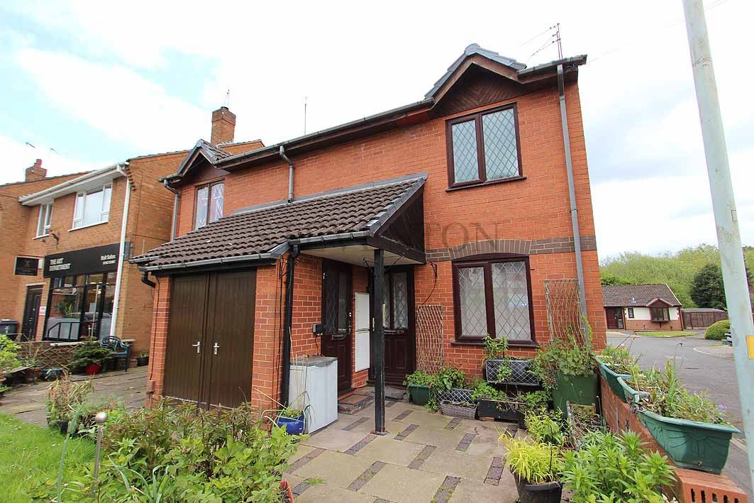 1 Bed Maisonette Flat/apartment For Sale - Photograph 1