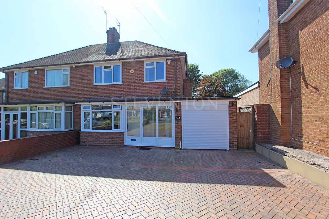 3 Bed Semi-detached House For Sale - Photograph 1