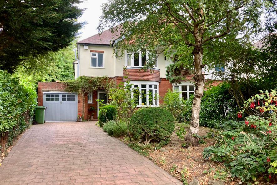 3 Bed Semi-detached House For Sale - Photograph 1