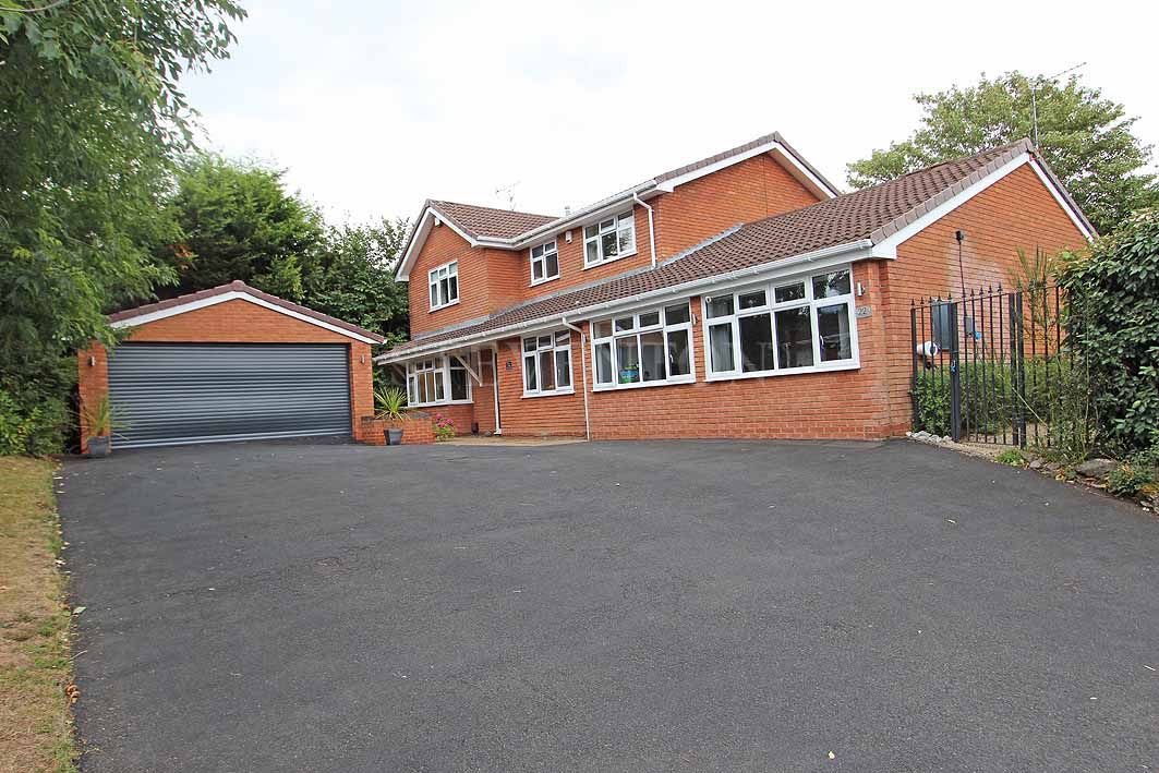 4 Bed Detached House For Sale - Photograph 1
