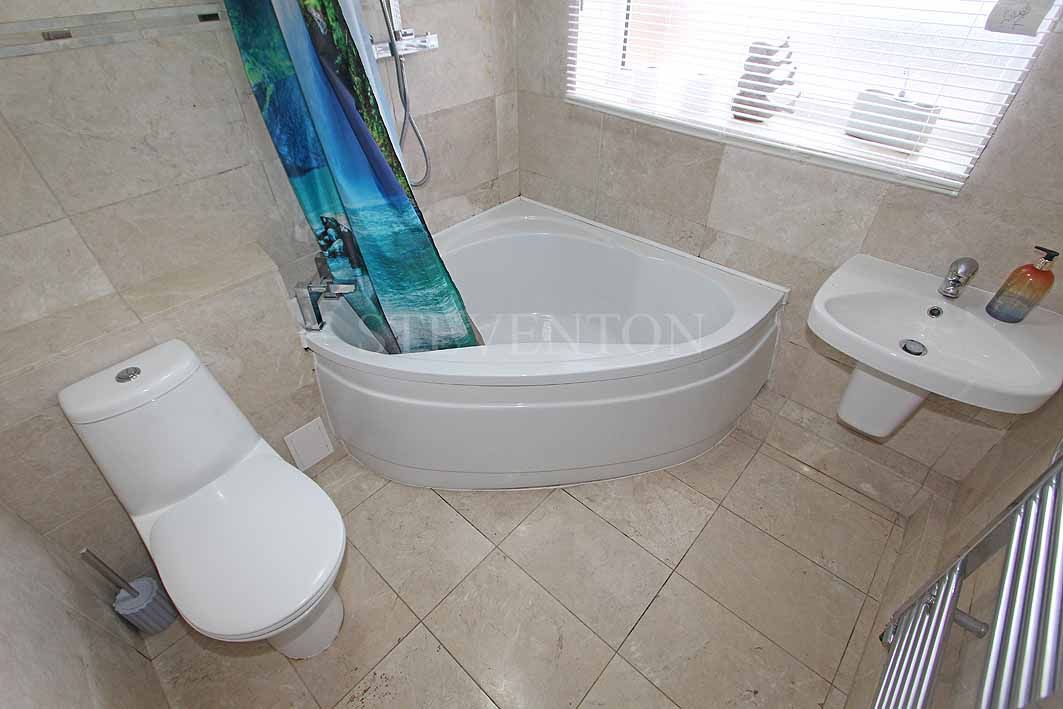 3 Bedroom Semi-detached House For Sale - Photograph 11