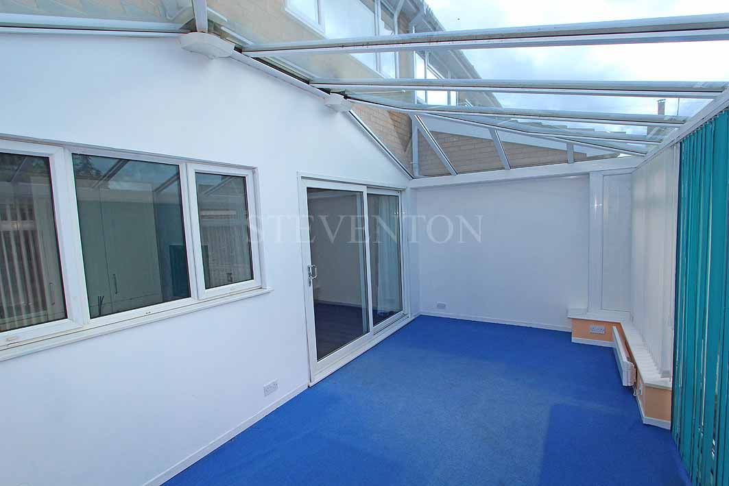 3 Bedroom Semi-detached House For Sale - Photograph 6