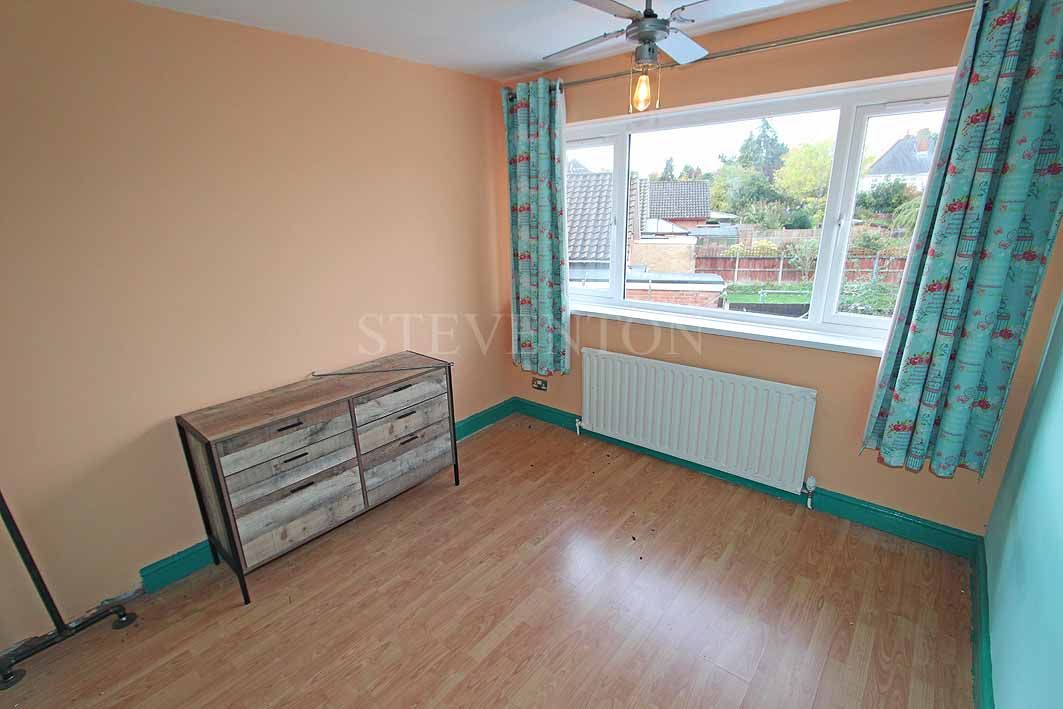 3 Bedroom Semi-detached House For Sale - Photograph 9