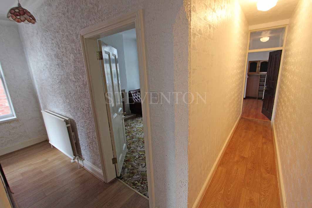 3 Bed Semi-detached House For Sale - Photograph 2