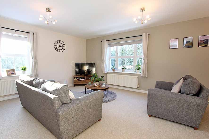 2 Bed Apartment Flat/apartment For Sale - Photograph 2