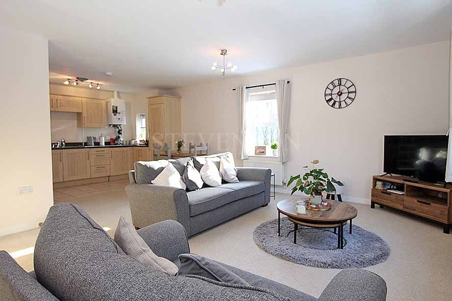 2 Bed Apartment Flat/apartment For Sale - Photograph 3