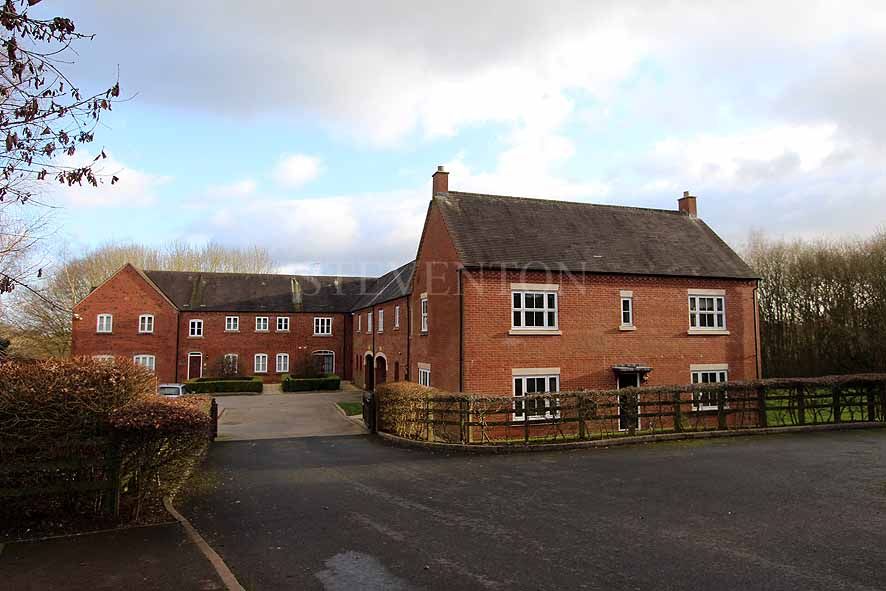 2 Bed Apartment Flat/apartment For Sale - Photograph 1