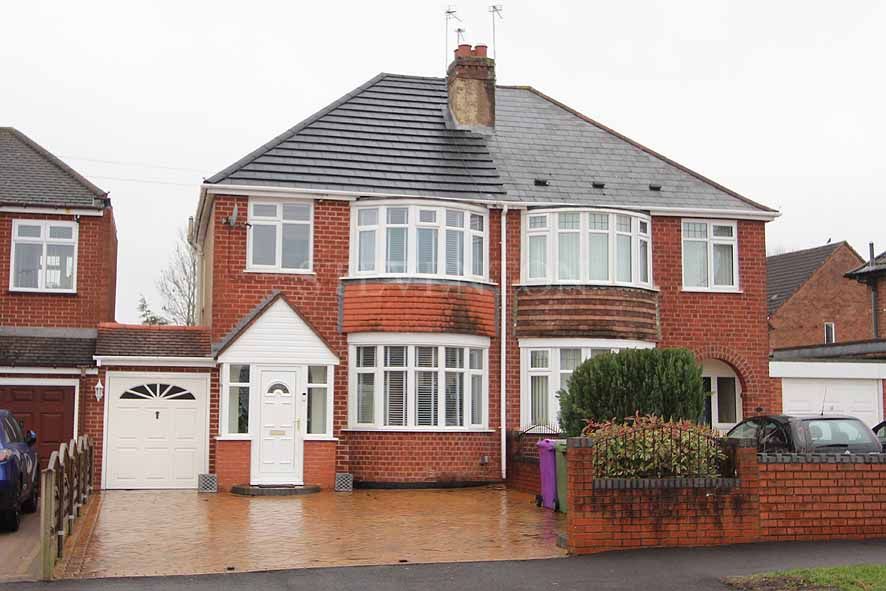 3 Bed Semi-detached House For Sale - Photograph 1