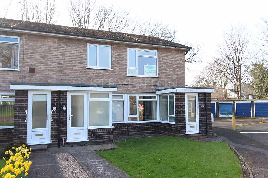 2 Bed Maisonette Flat/apartment For Sale - Photograph 1