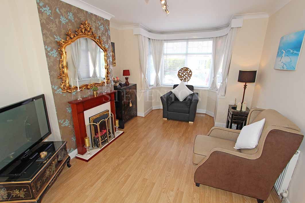 3 Bed Semi-detached House For Sale - Photograph 3