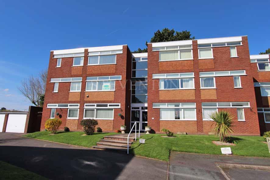 2 Bed Apartment Flat/apartment For Sale - Photograph 1