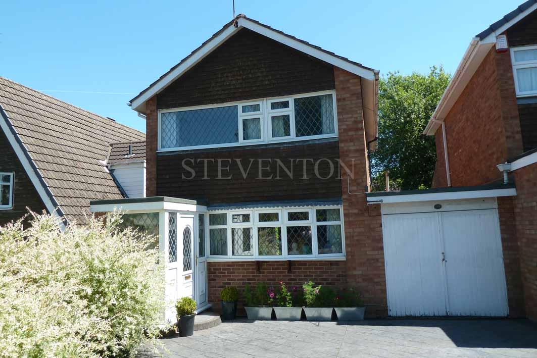 3 Bed Detached House For Sale - Photograph 1