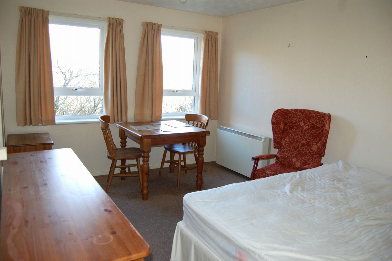 1 bedroom studio flat/apartment To Let Alcester - Photograph 1